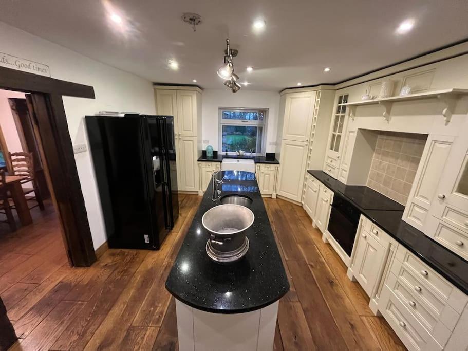 Brownhills Villa Eaton  Buitenkant foto
