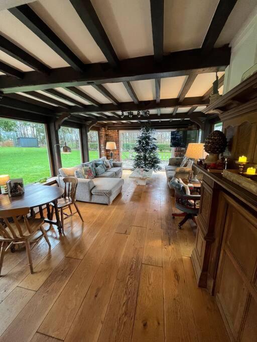 Brownhills Villa Eaton  Buitenkant foto